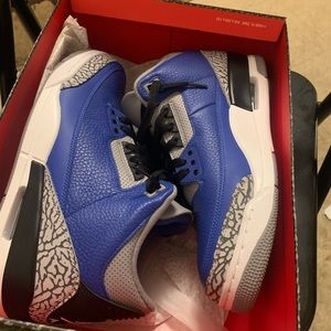 Air Jordan 3 Varsity Royal